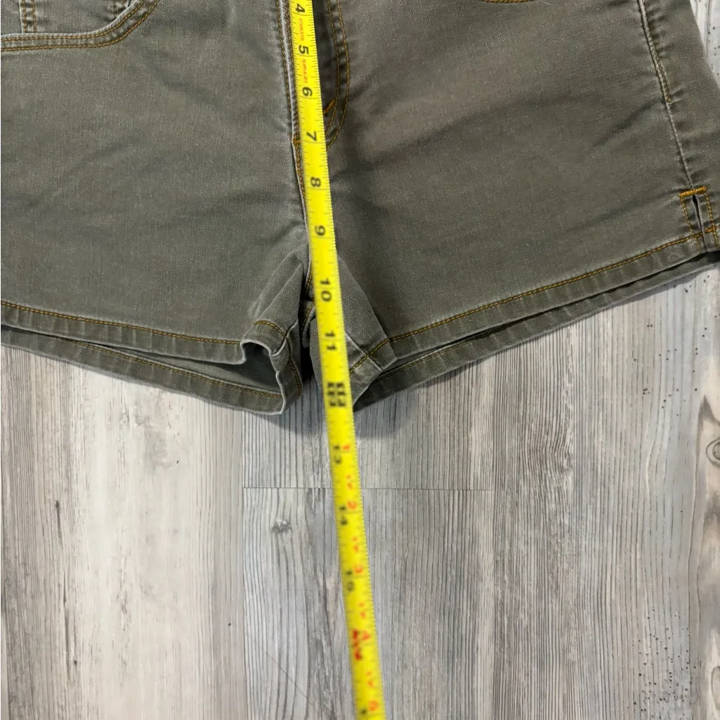 Levi's Olive Women's Jean Shorts - Image 4