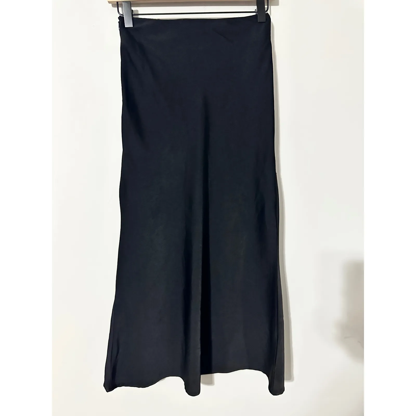 Showpo Black Satin Ruched Midi Skirt Side Slit Women's Size US 0 - Image 3