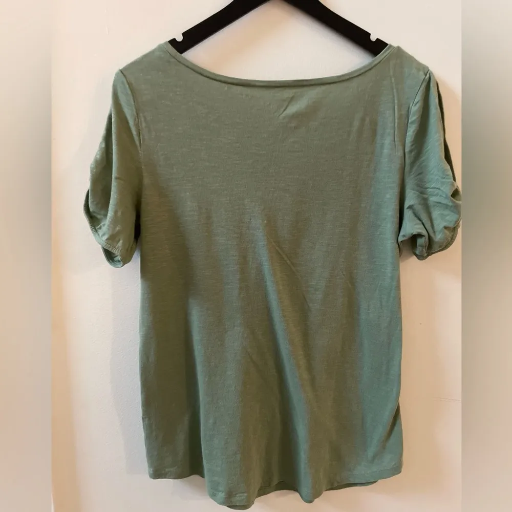 Outlet cold shoulder short sleeve tee, green, size medium - Image 4