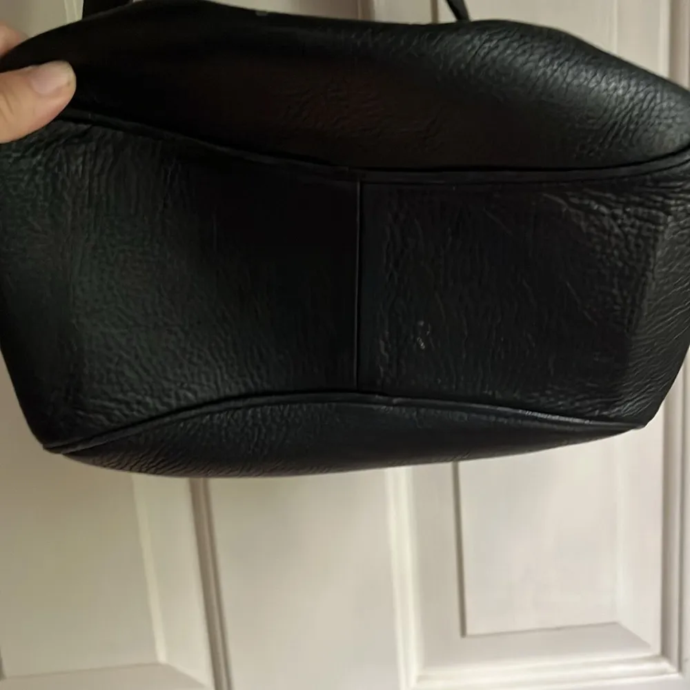 Greta black leather shoulder bag made in Italy. GUC - Image 4