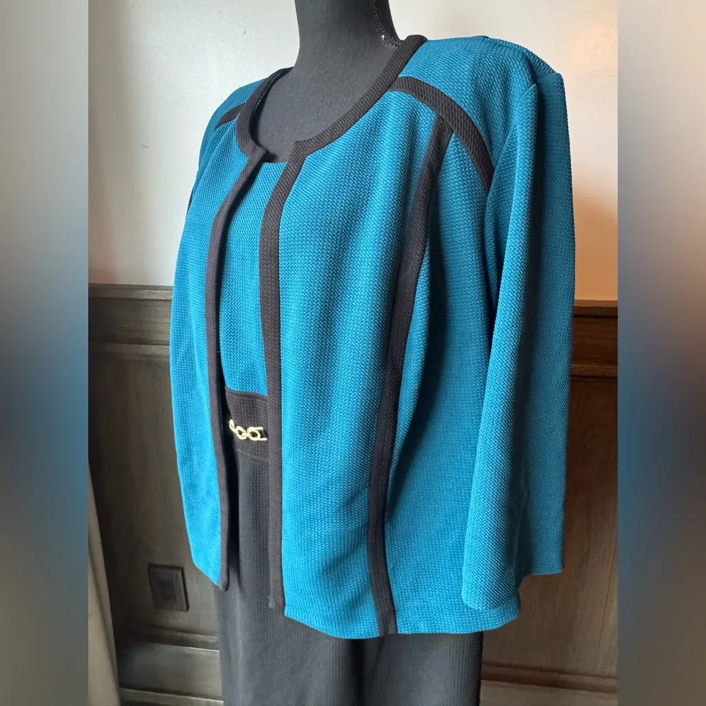 Studio One Teal and Black Ensemble 24W - Image 5