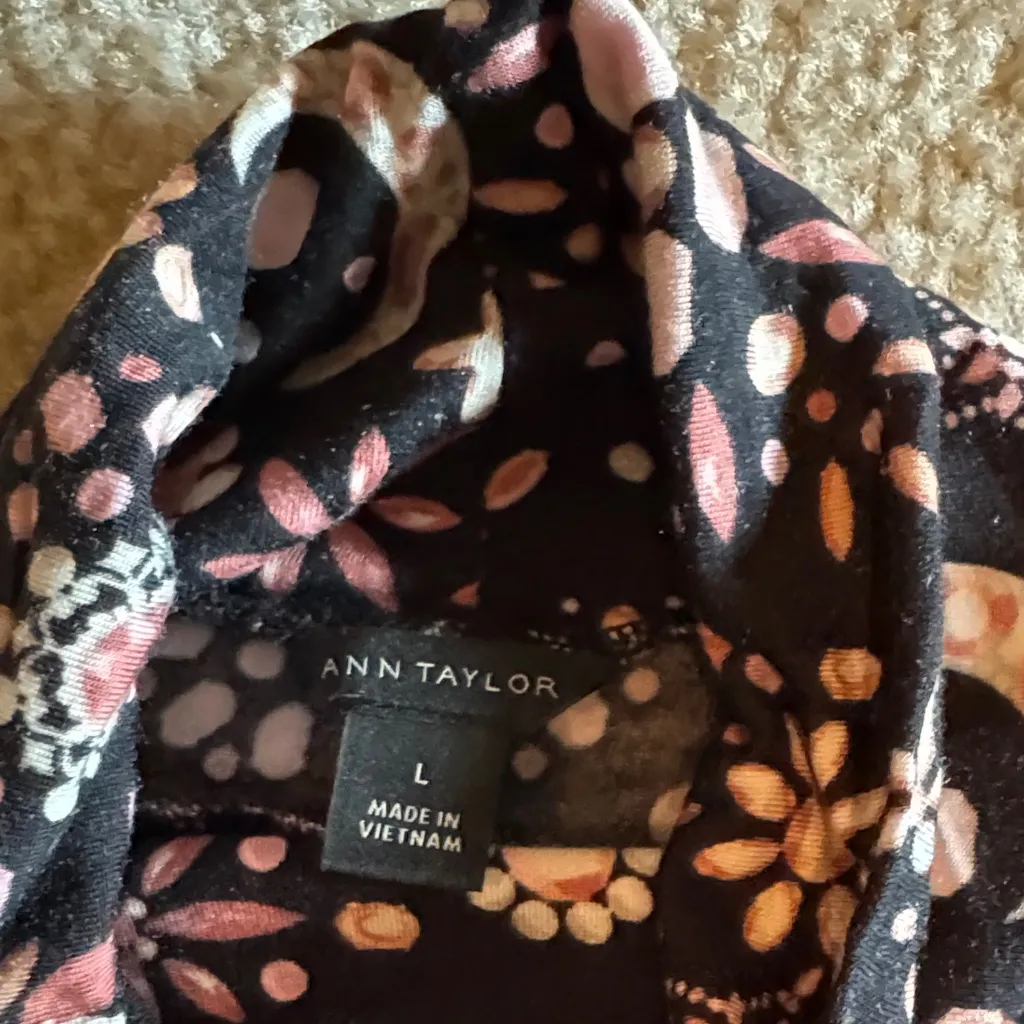 Ann Taylor Floral Patterned Black and Pink Women's Top - Image 3