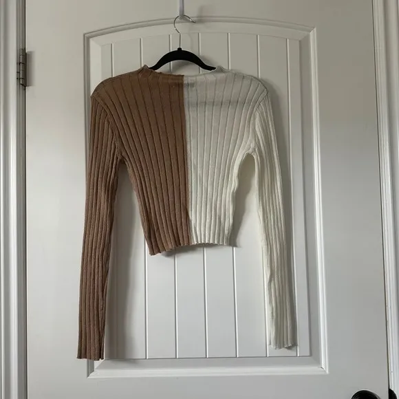 NWT Charmed Hearts Color Block Ribbed Knit Long Sleeve Crop Top Size Medium - Image 3