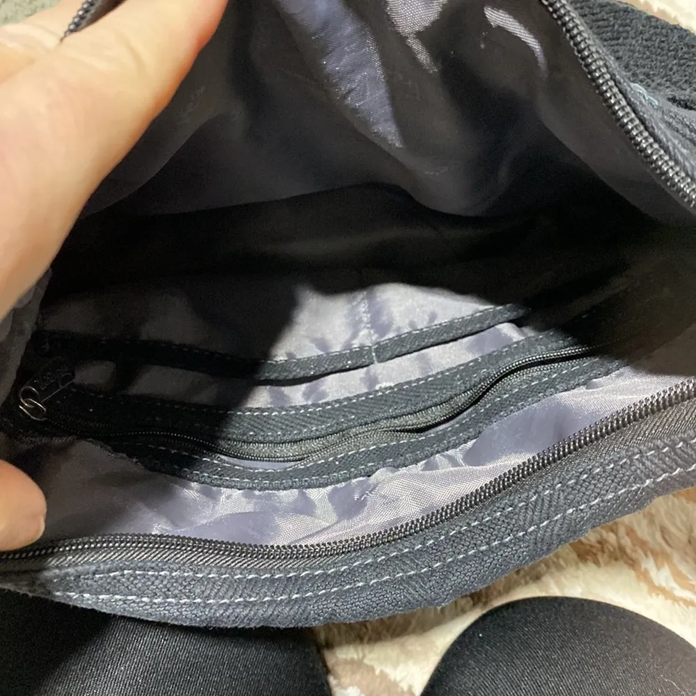 ThirtyOne Womens Black Adjustable Strap Crossbody Bag. 1 Zip & 2 Outside Pockets - Image 3