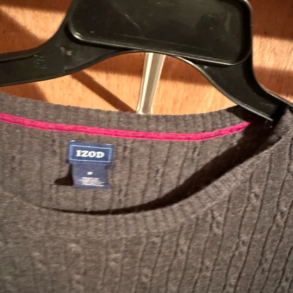 Medium Izod cabled women's sweater. Grey. - Image 3