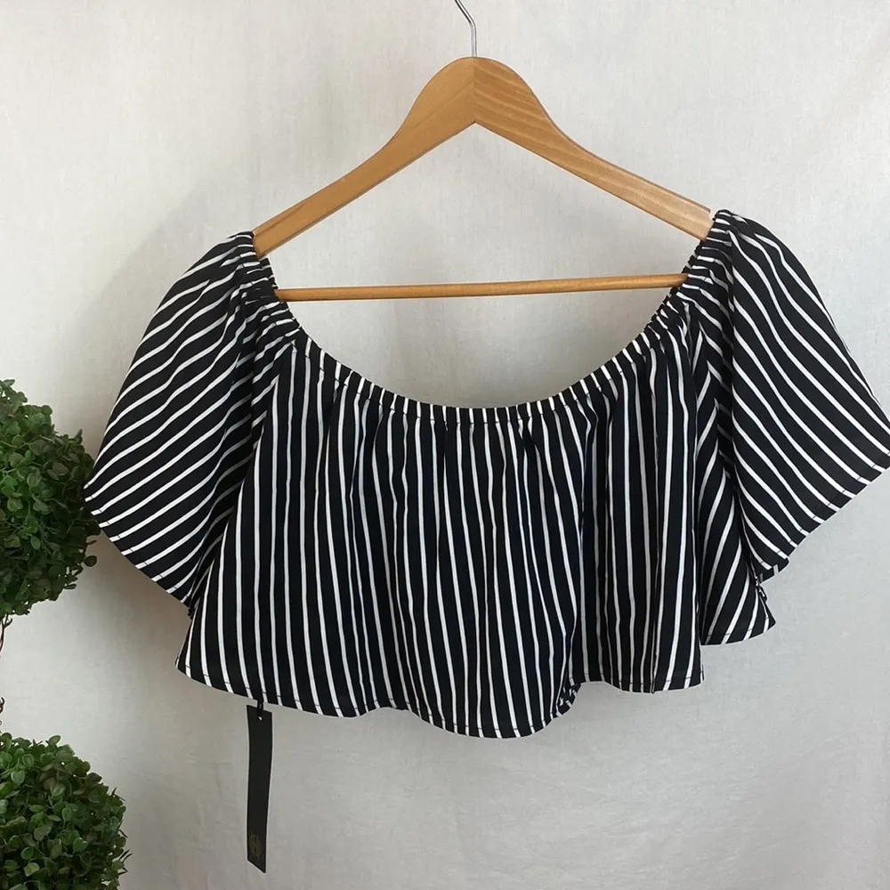 House of Harlow Revolve Black & White Striped Cropped Off Shoulder Top NEW M - Image 4