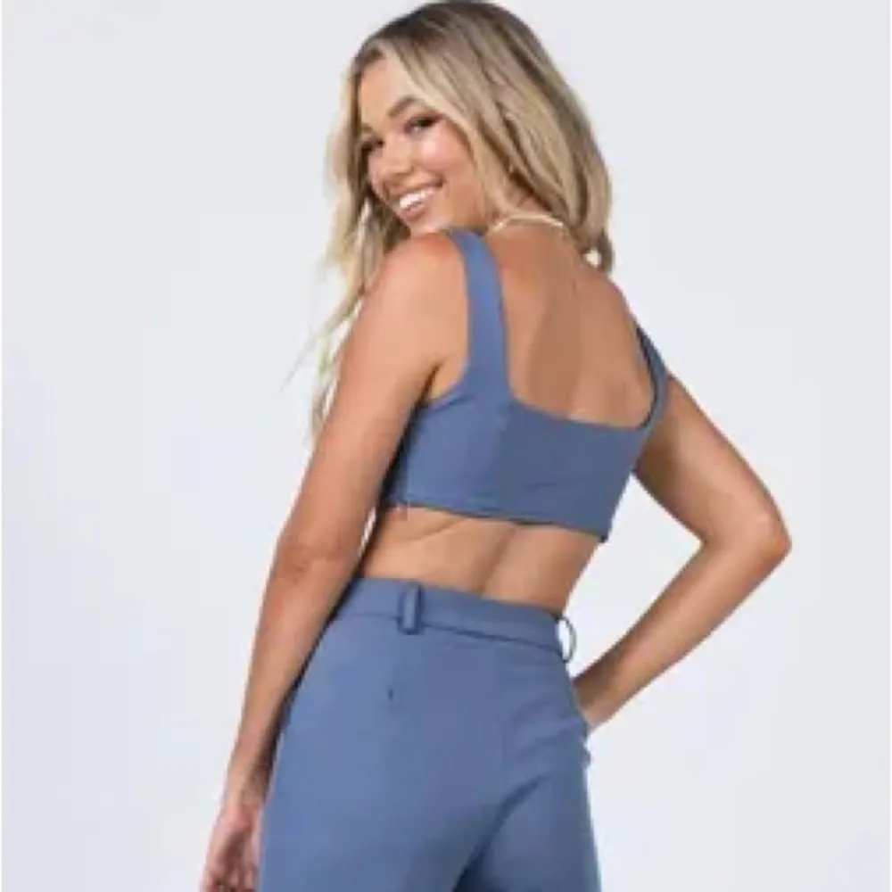 Princess Polly Huxley Crop Top Blue - Image 2