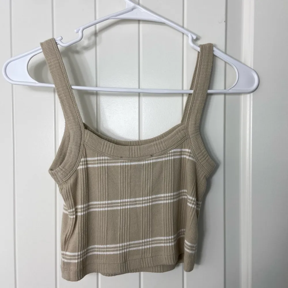 EUC Forever 21 women’s beige tan white striped stretch ribbed cropped tank top S - Image 5