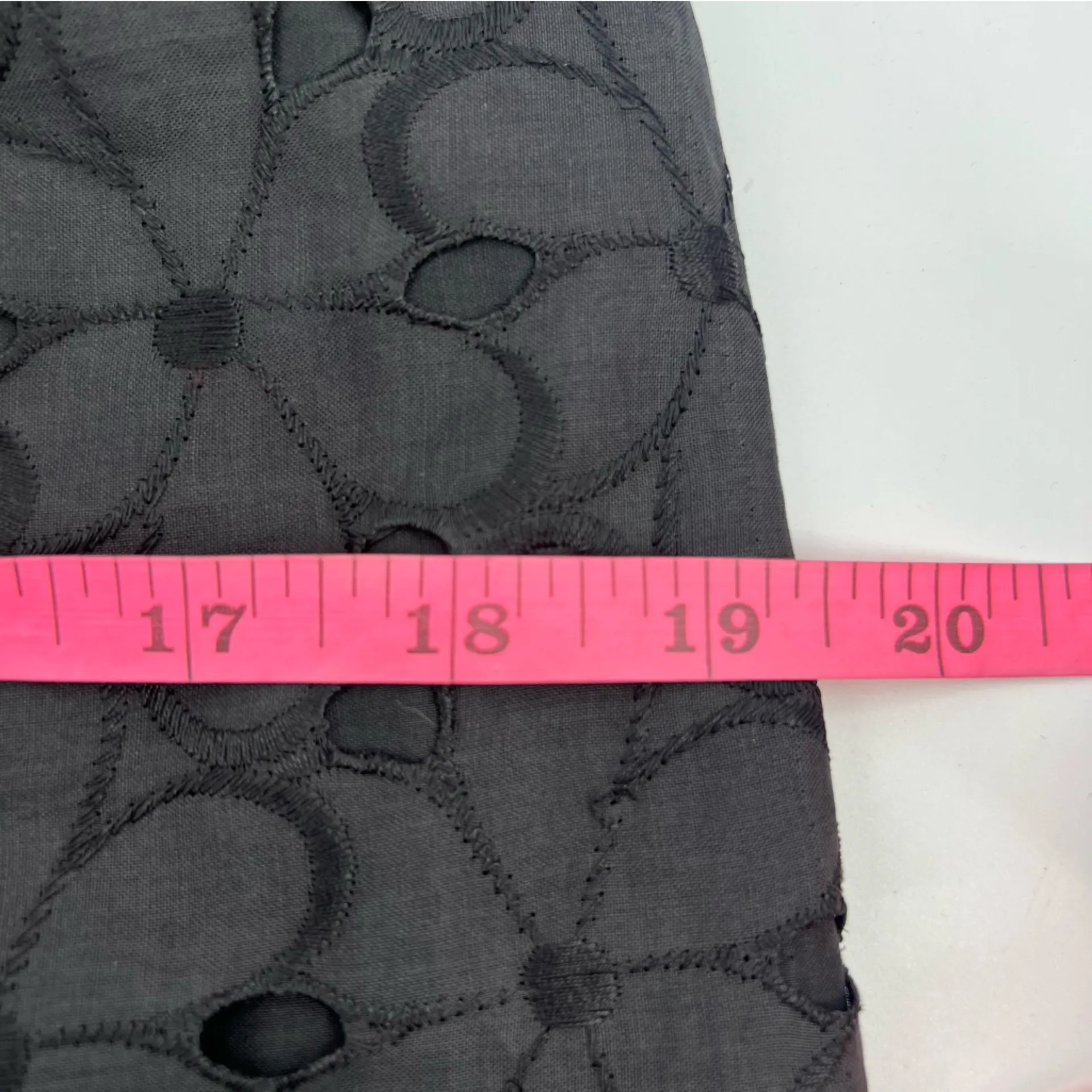 Vintage Modern Lady 1950s black cotton floral cutwork embroidered wiggle dress Size M - Image 5