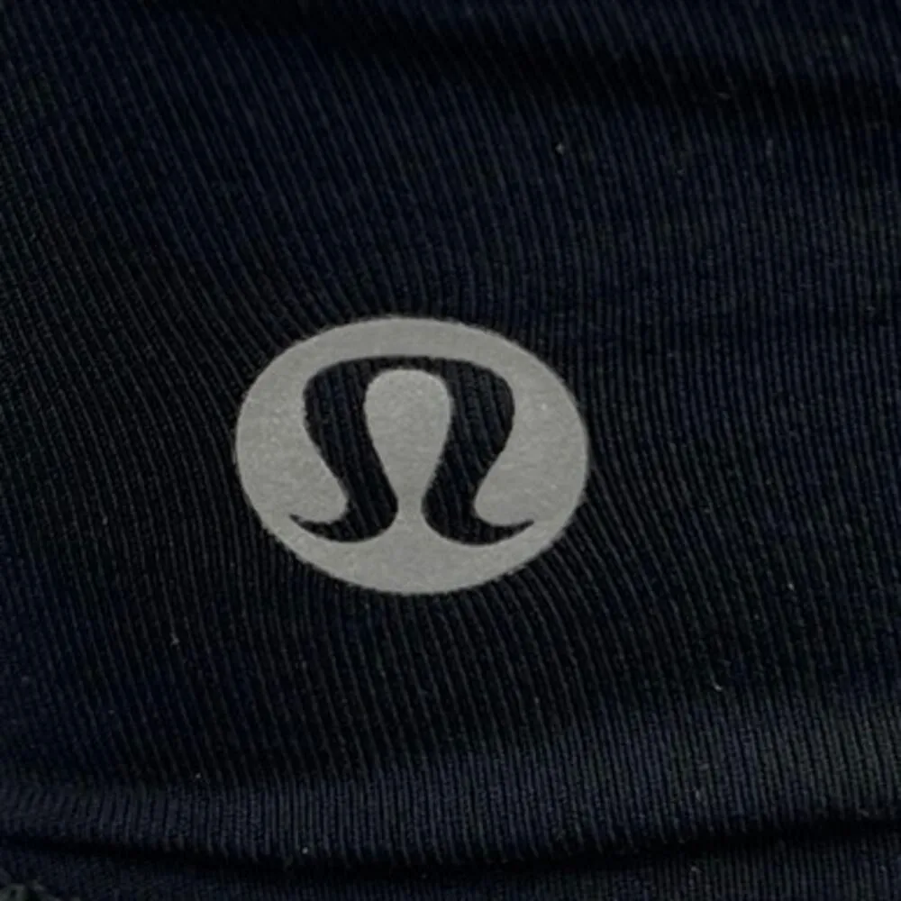 Lululemon Black Scoop Neck Criss Cross Strappy Yoga Athletic Sports Bra Size S - Image 3