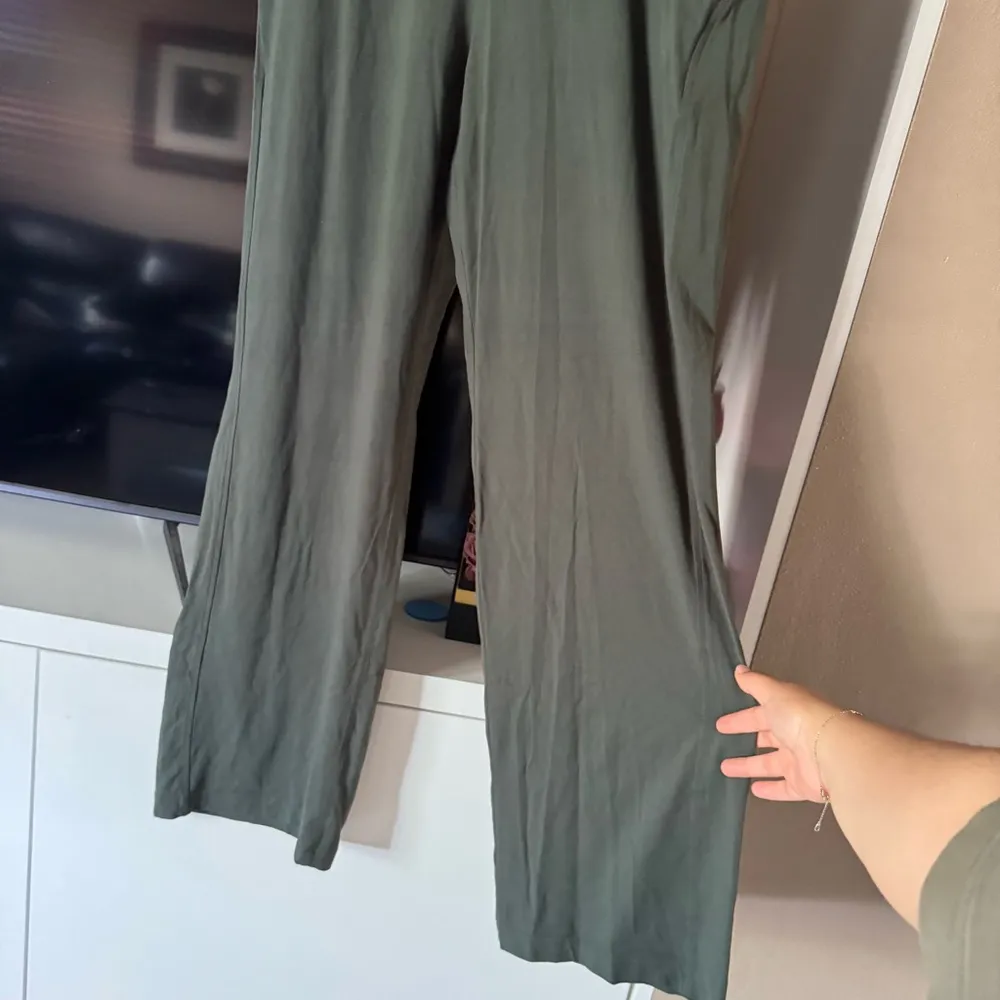 Lululemon Ready to Rulu Straight-Leg High-Rise Pants Smoked Spruce Green - Image 4