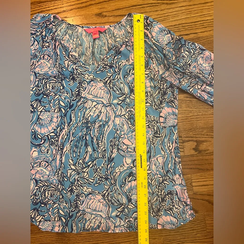 Lilly Pulitzer Winsley Top Lapis Lazuli Horseshoe Bay
Size Small - Image 9