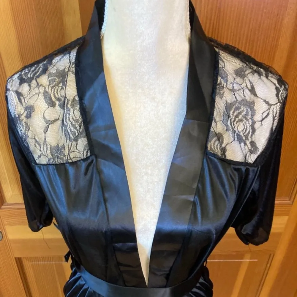 Nwt, Lavishly Paris Black Silk Lace Back Belted Tie Robe. Size Small/Med… - Image 8
