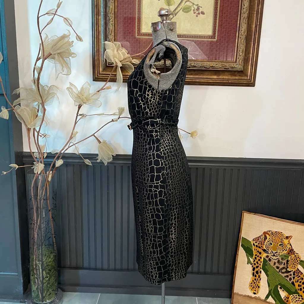 Vintage Cache Gold Metallic Sleeveless Boat Neck Belted Sheath Dress - Sz 6 🧡🎀 - Image 5