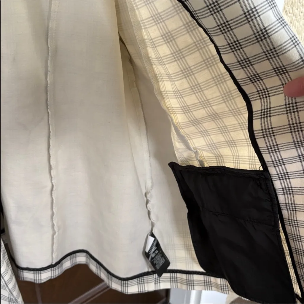 EUC Liverpool Boyfriend Blazer Black
Ivory Plaid Size 2X Retail $119.00 - Image 8