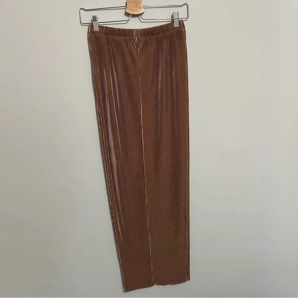 PrettyLittleThing Maternity Plisse Skirt and Crop Top Set Size S/M - Image 7