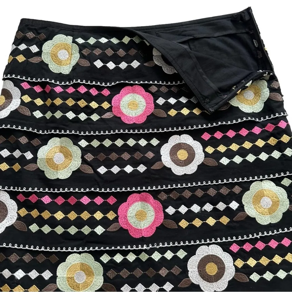 Etcetera Skirt Black Multicolored Floral Embroidered Tiered Pencil Skirt Size 6 - Image 4