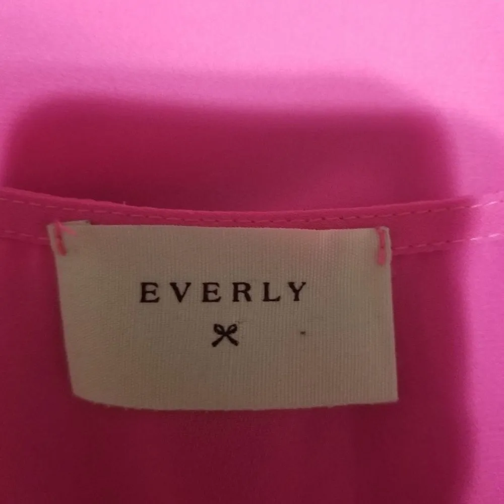 Everly Small Chiffon Key Hole Front Tank Top Blous - Image 4