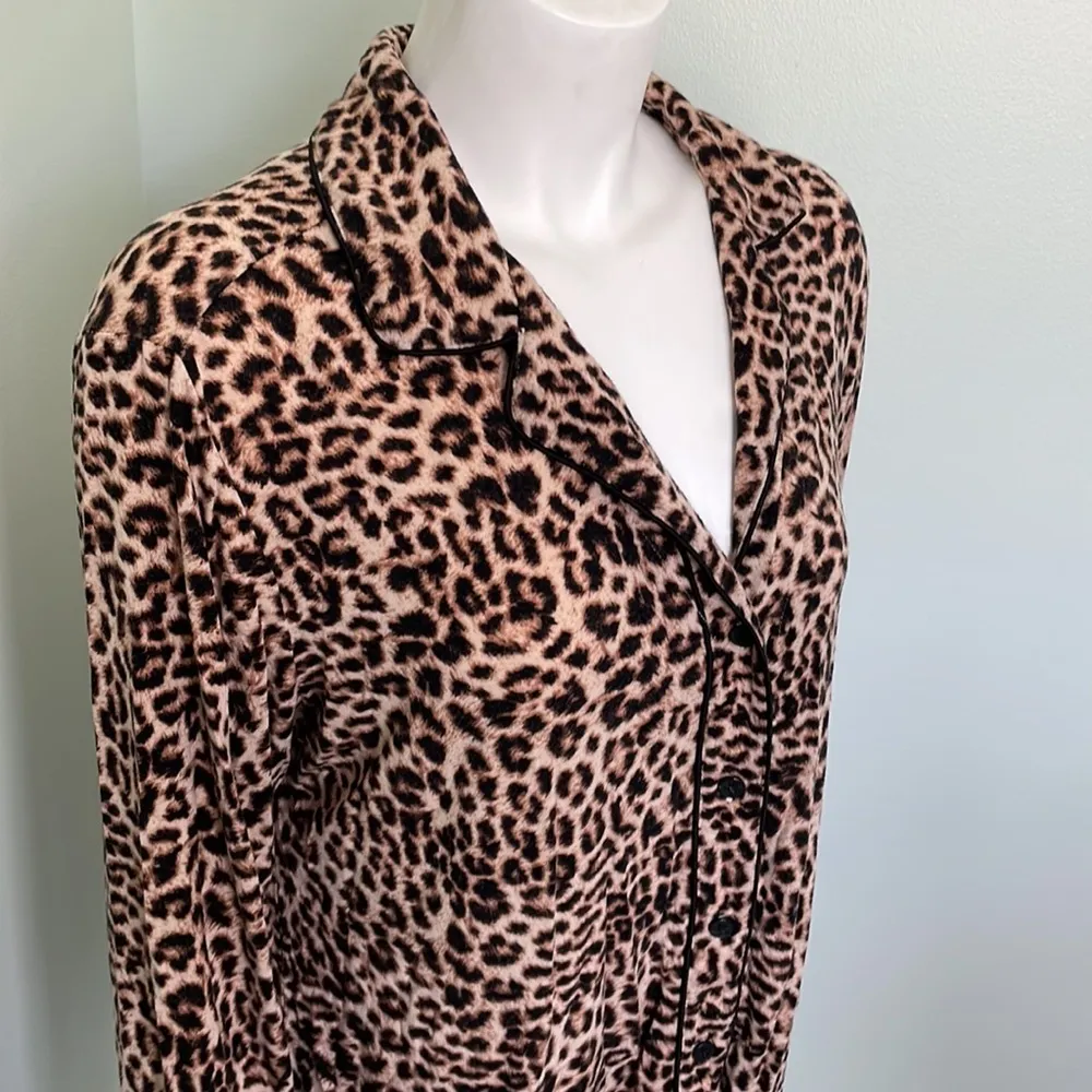 Soma Pajama Top Sleep Shirt Leopard Button Down L - Image 2