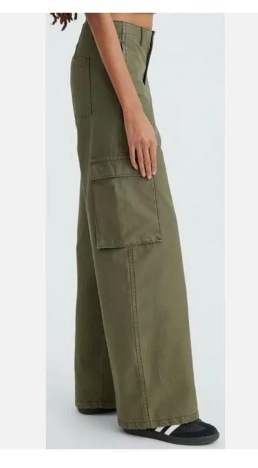 NWT Levi's Women's '94 Baggy Cotton High Rise Cargo Pants Army GREEN - Image 6