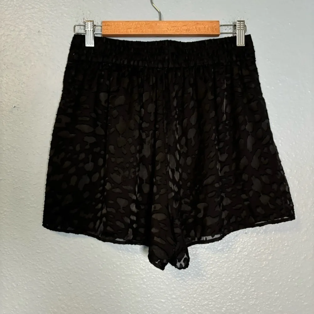Good American Women's Midnight Black Leopard Print Satin Burnout‎ Shorts Size 26 - Image 8