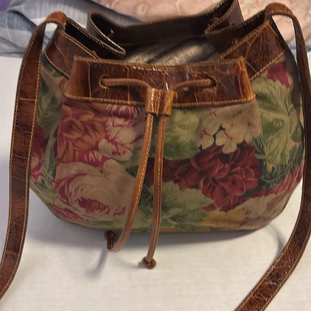 FURLA BRAND DARK TAN FLORAL CLOTH BUCKET LSTYLE BAG WITH LEATHER TIE CLOSURE❤️ - Image 3