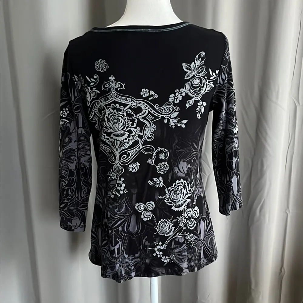 Sparkly Black and White Floral Top Size M - Image 4