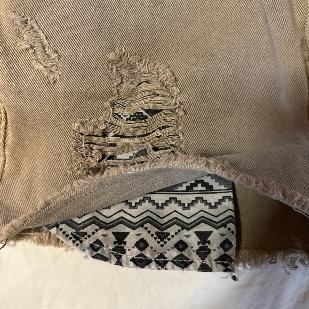 Khaki green studded shorts - Image 4