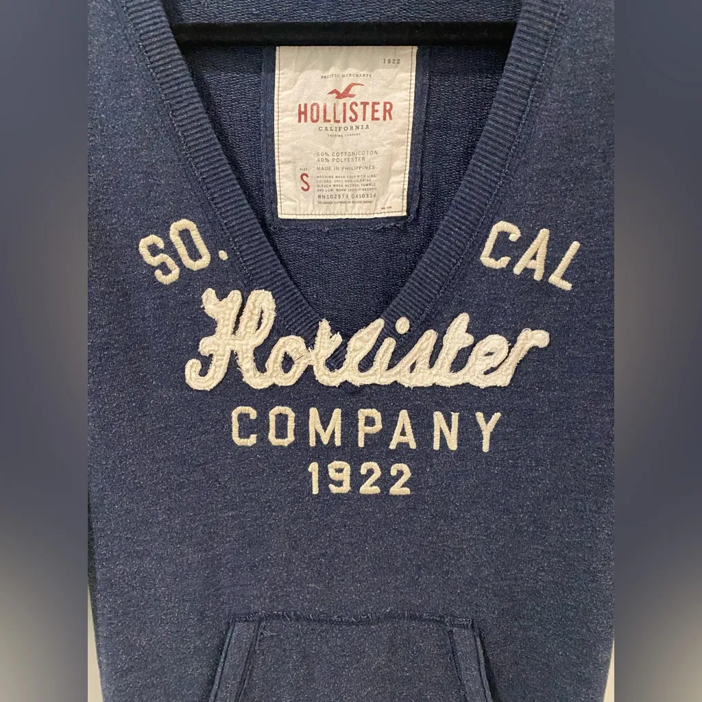 VINTAGE Hollister V-Neck Sweater Size Small - Image 3