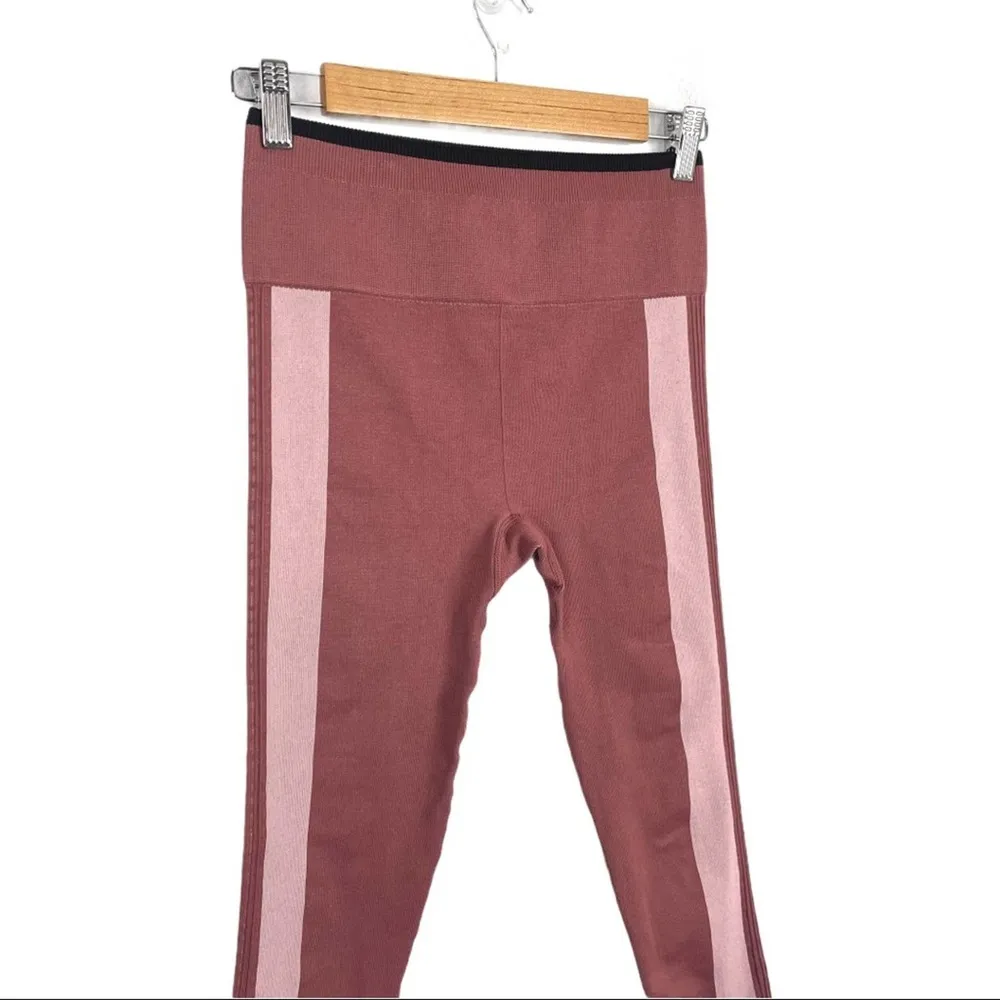 Fabletics High Waisted Seamless Colorblock Legging - Image 5