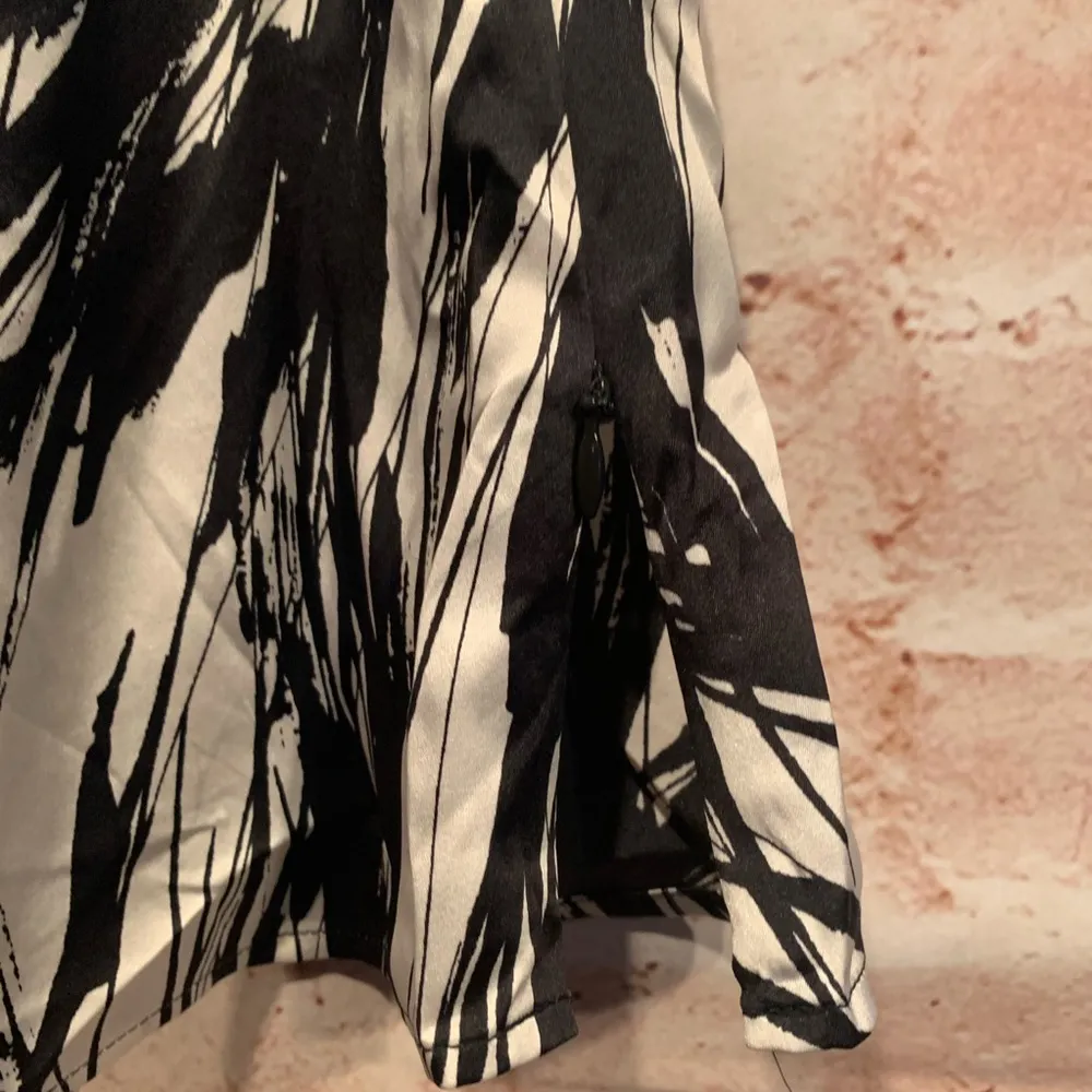 Ann Taylor silk blend career blouse 8 black white - Image 8