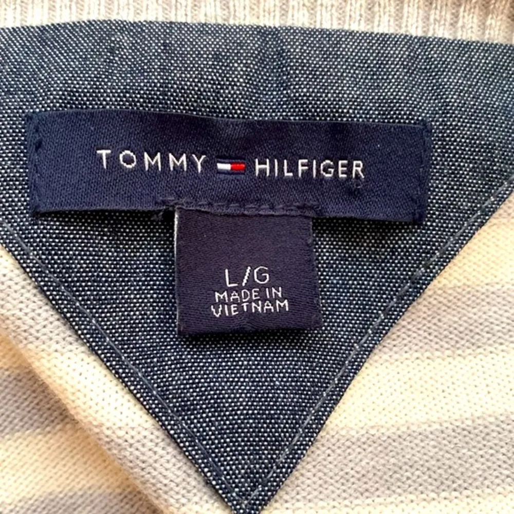 Tommy Hilfiger|| Cream/grey striped cardigan with black and periwinkle accents - Image 8
