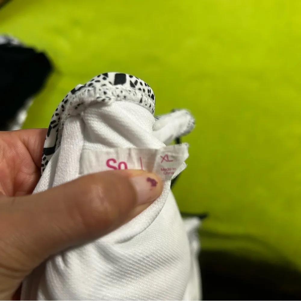 Black and White Crop Ruffled Bikini top - Image 4