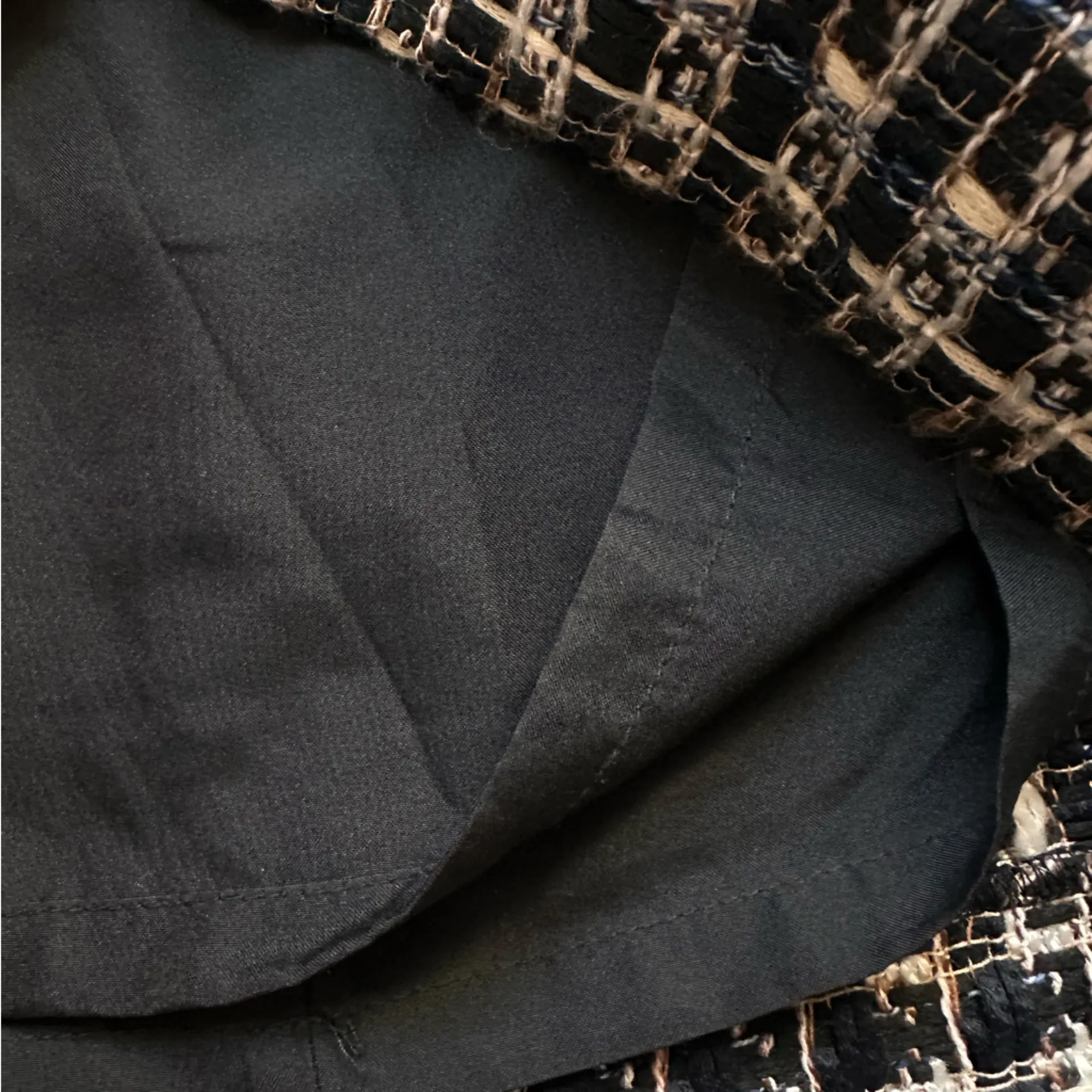 Ann Taylor Petite Tweed Mini Skirt Black White Metallic 2P Button Detail Lined - Image 5