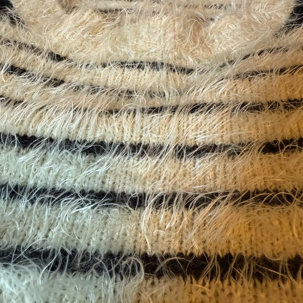 HONEY PUNCH Knits fuzzy 3/4 Sleeve Pullover - Image 11