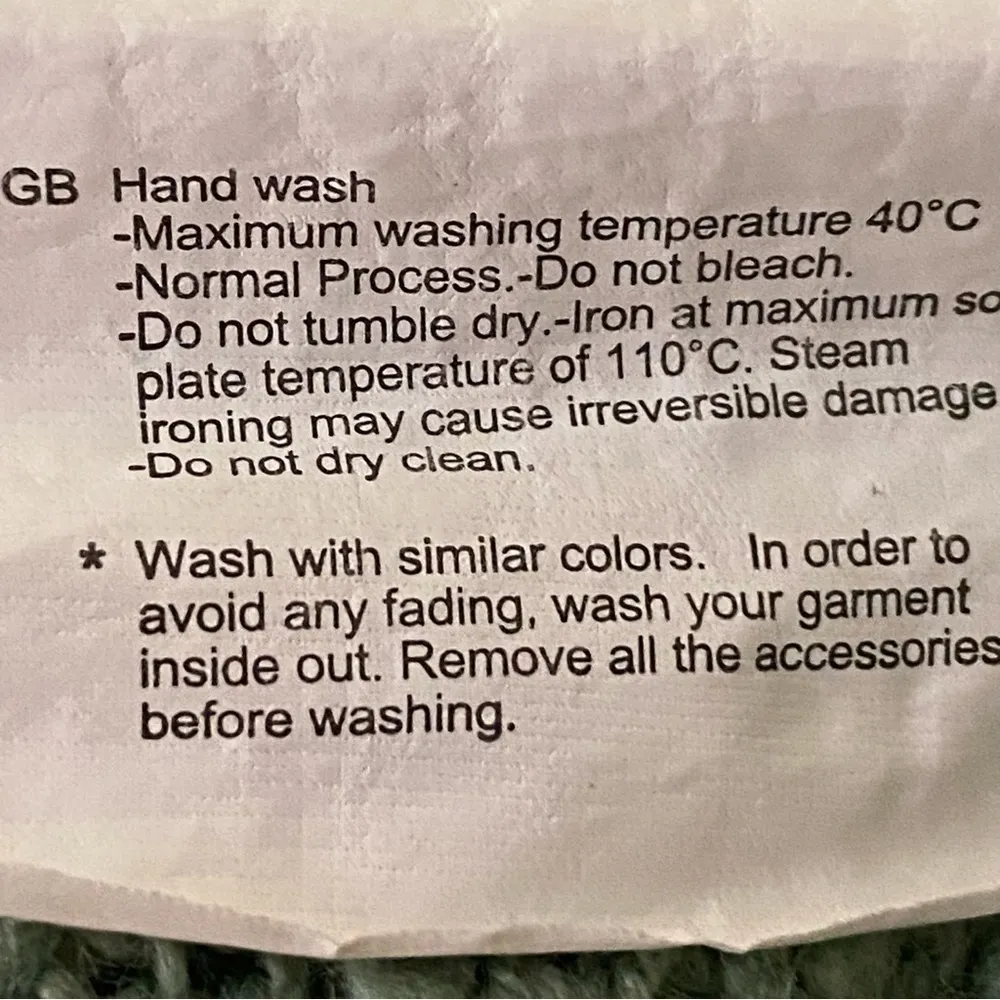 CACHE CACHE ultra soft and cozy cropped, button down sweater. Size Medium. EUC Green - Image 10