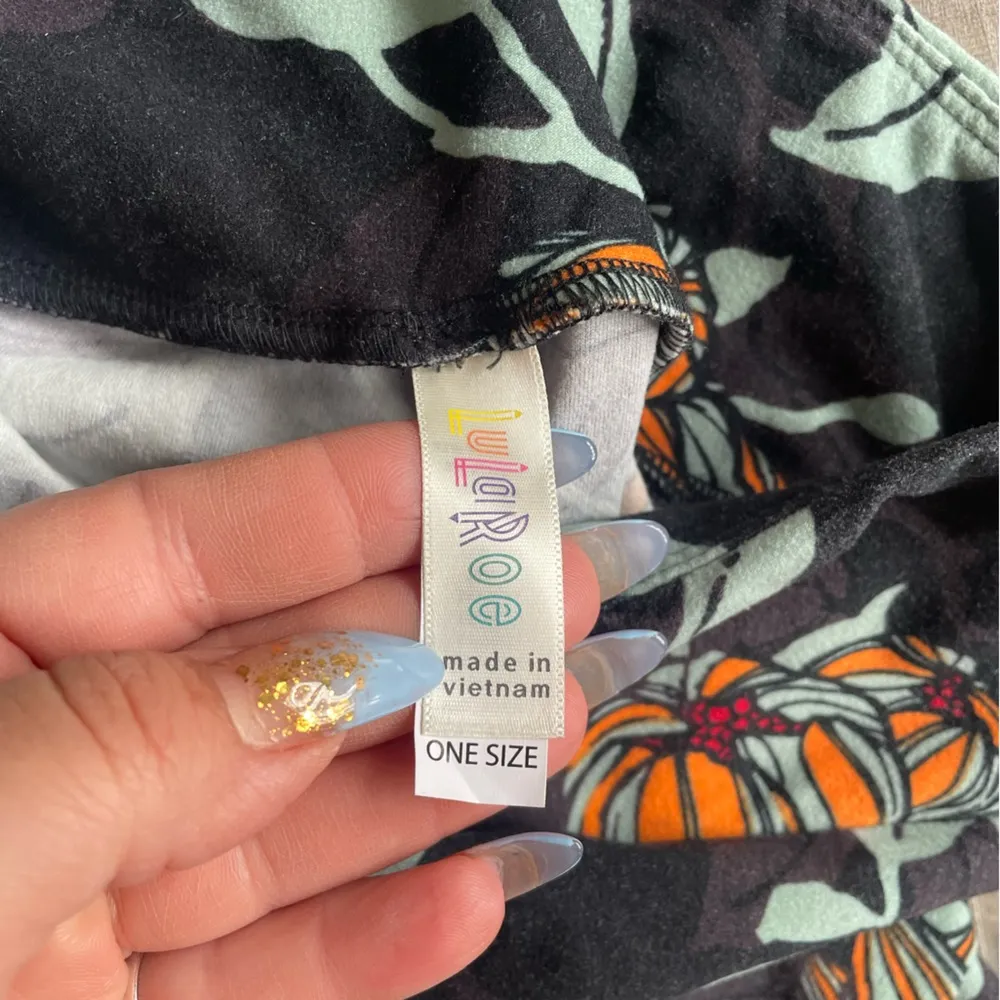 Lularoe Leggings Floral Black One Size - Image 5