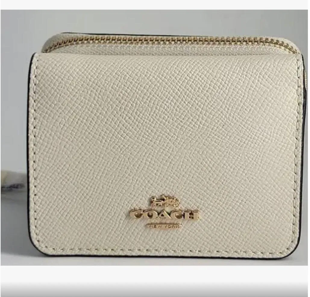 Leather Small Trifold Wallet - Image 11