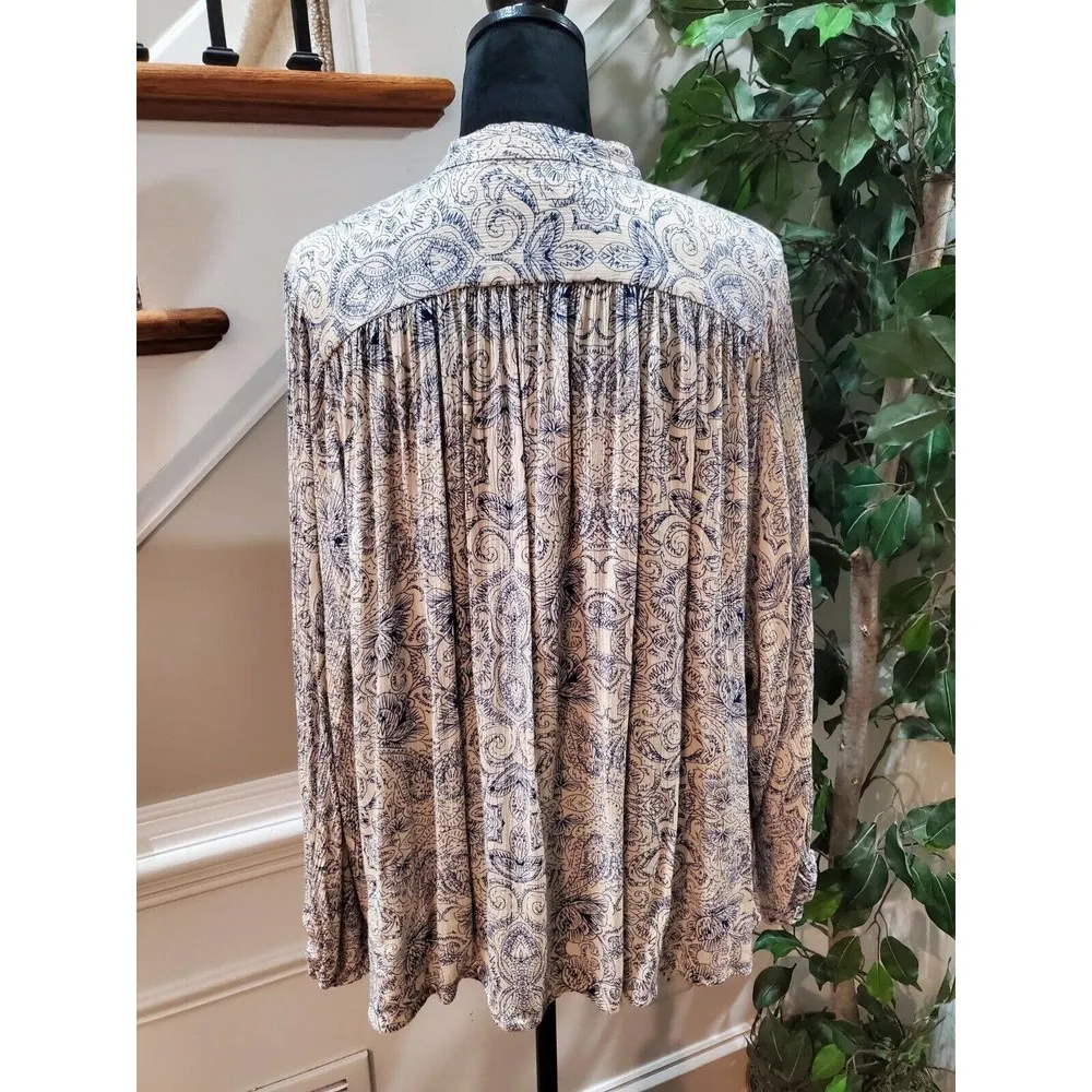 Blu Heaven Women's White Blue Paisley Rayon Long Sleeve Button Down Shirt Medium - Image 6
