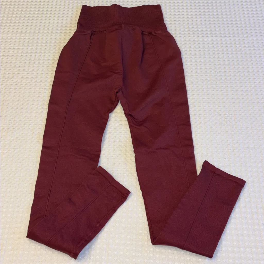 NEW! Free People Movement Wine Burgundy Textured Ribbed Leggings Size XS/S - Image 2