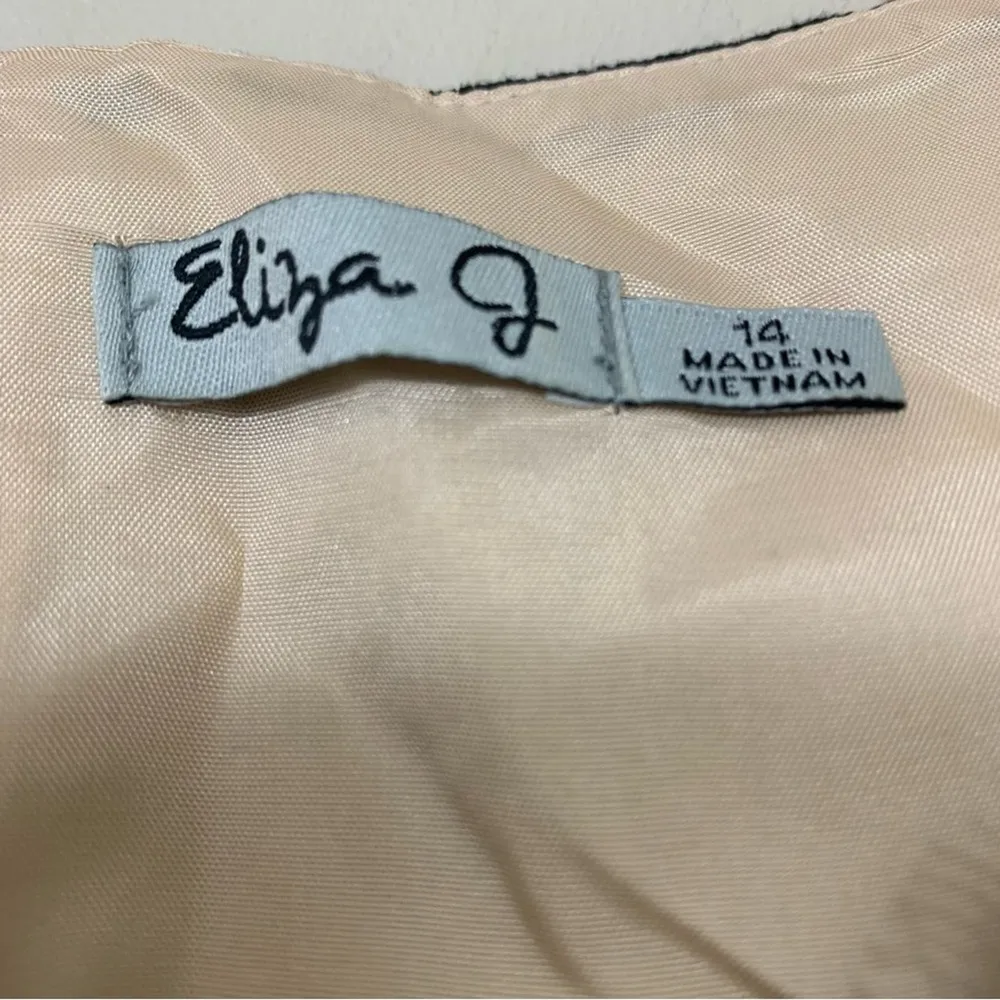 ELIZA J FLORAL EYELASH LACE FIT & FLARE HALF SLEEVE BLACK COCKTAIL DRESS - Image 3