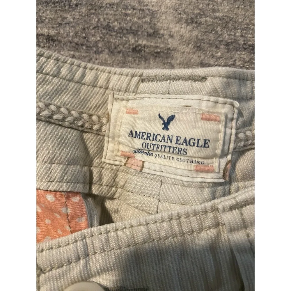 American Eagle Outfitters Tan Khaki Shorts, Size 4 Pre Owned EUC Summer - Image 3