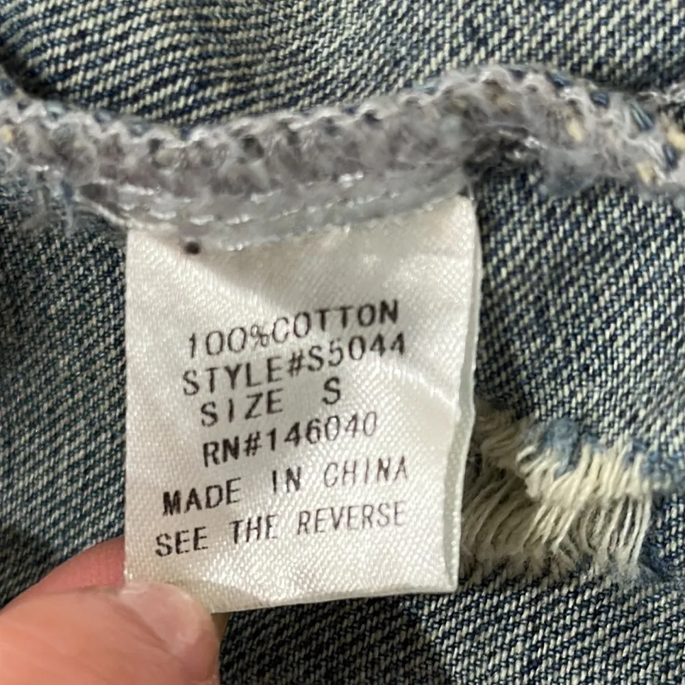 Revolve Signature Eight Extra Distressed Denim Jacket Small - Image 5