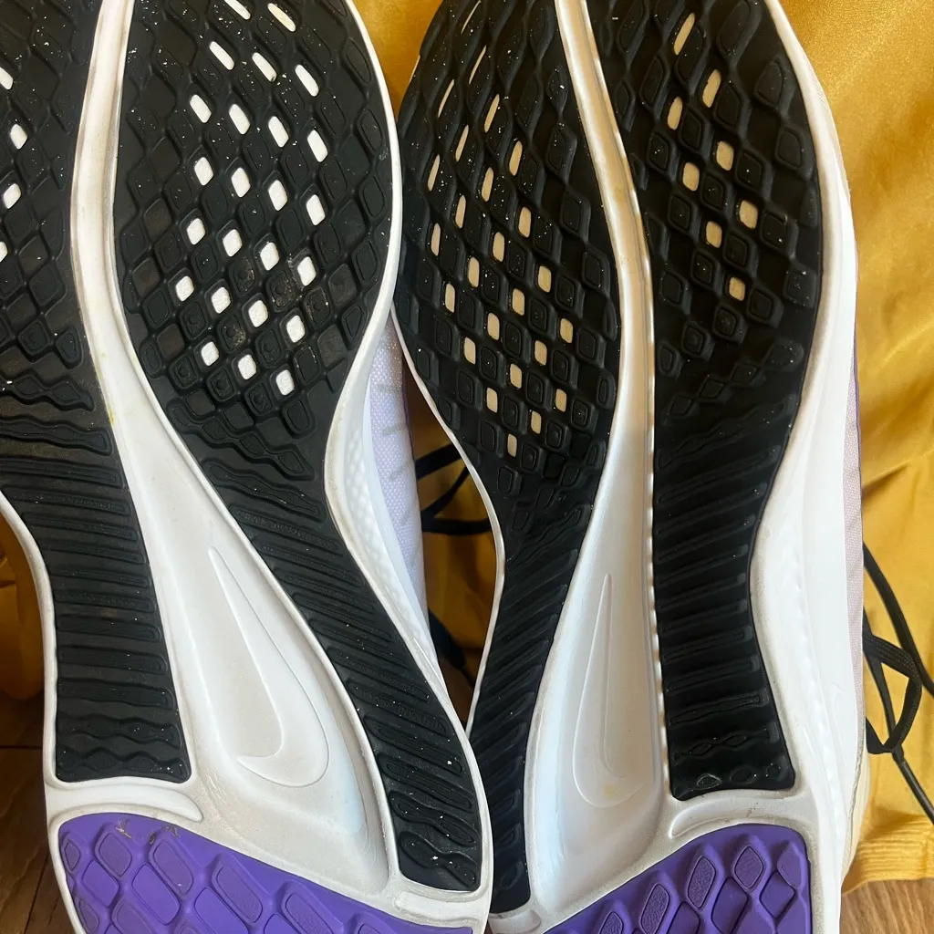 Nike Cream and Purple Running Shoes - Image 8