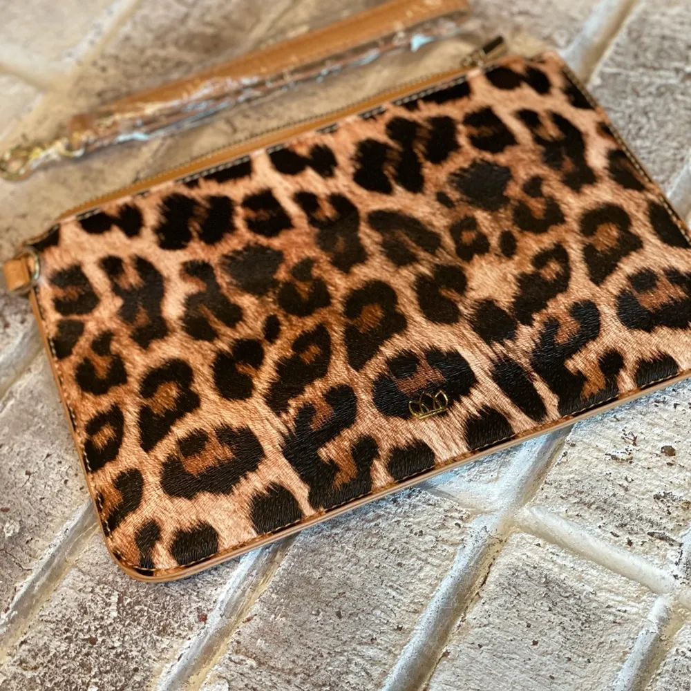 Leopard print wristlet, vegan leather, super cute New without tags - Image 12