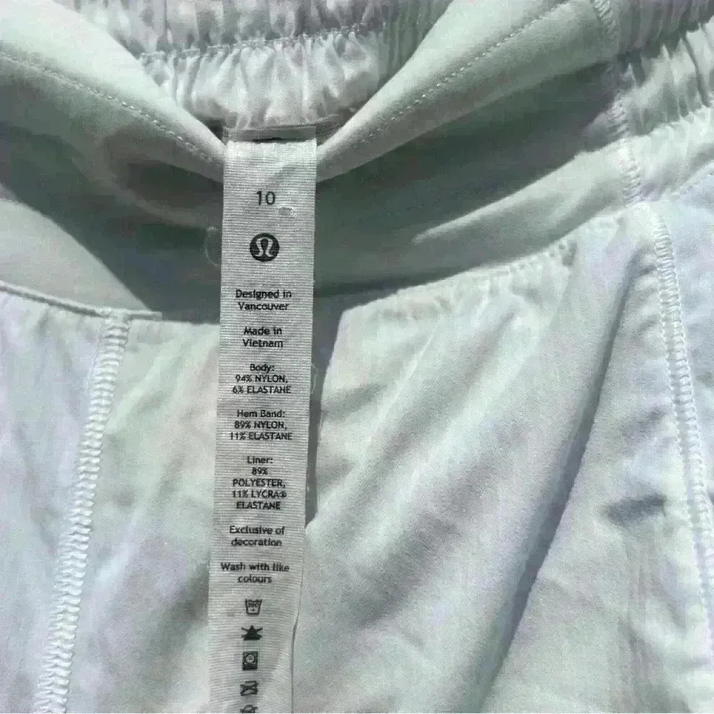 Lululemon Hotty Hot 2.5" Inseam Lined High Rise Short - Image 5