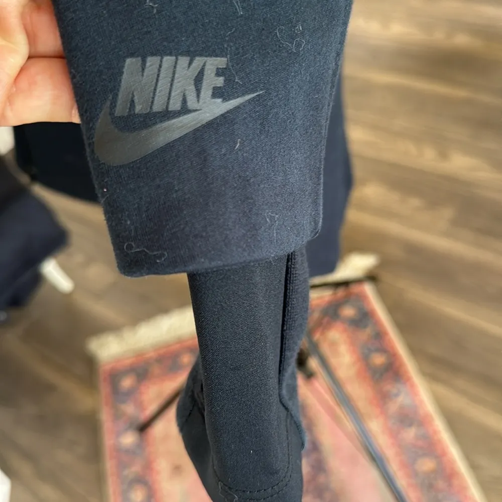 Nike women’s Sportswear Tech Fleece Jacket black size large - Image 8