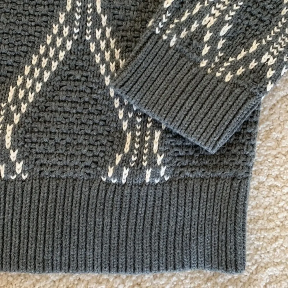 Women’s Size XL Gray & White Geometric Knit Crew Neck Sweater‎ - Image 7