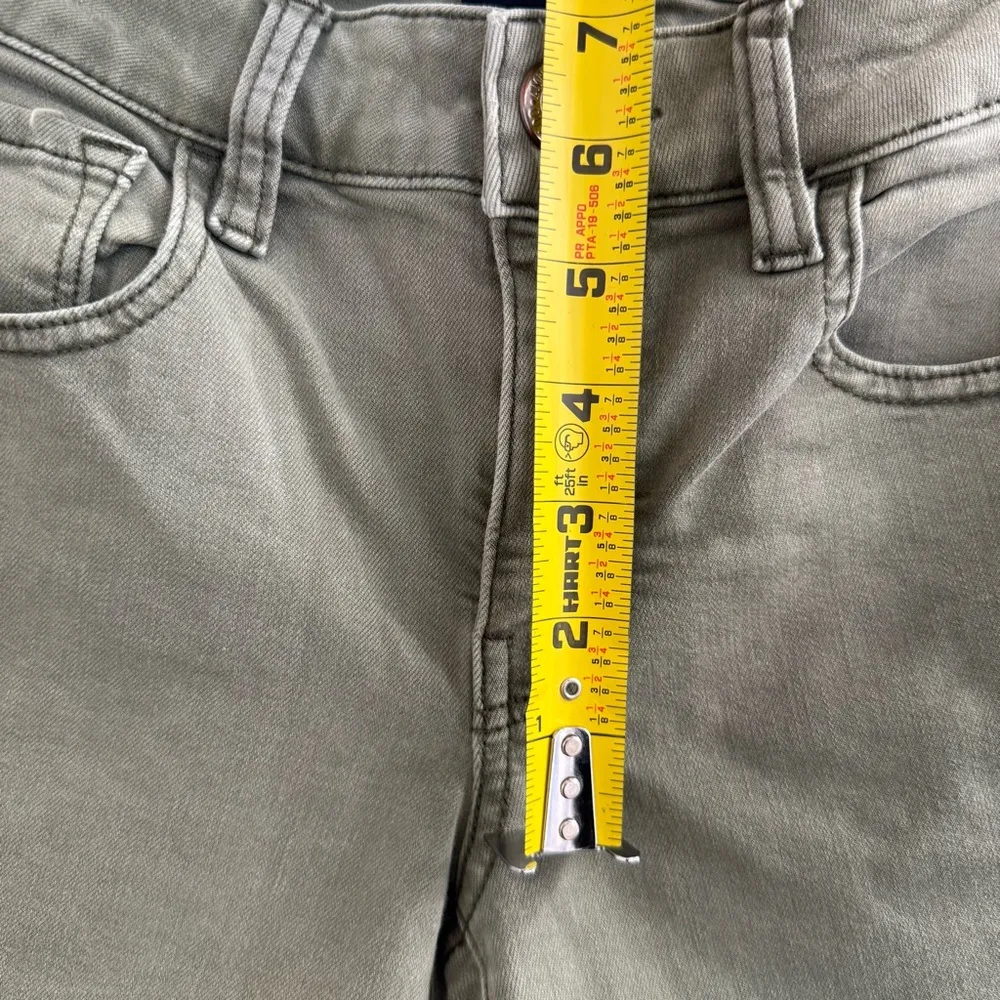 American Eagle Women's Green Midi Size 6 Shorts - Image 6