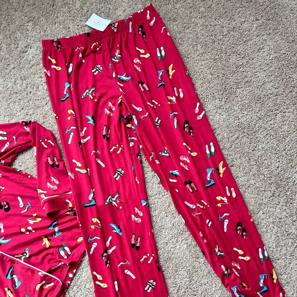 Kate Spade  shoe lovers on set. S/M - Image 4